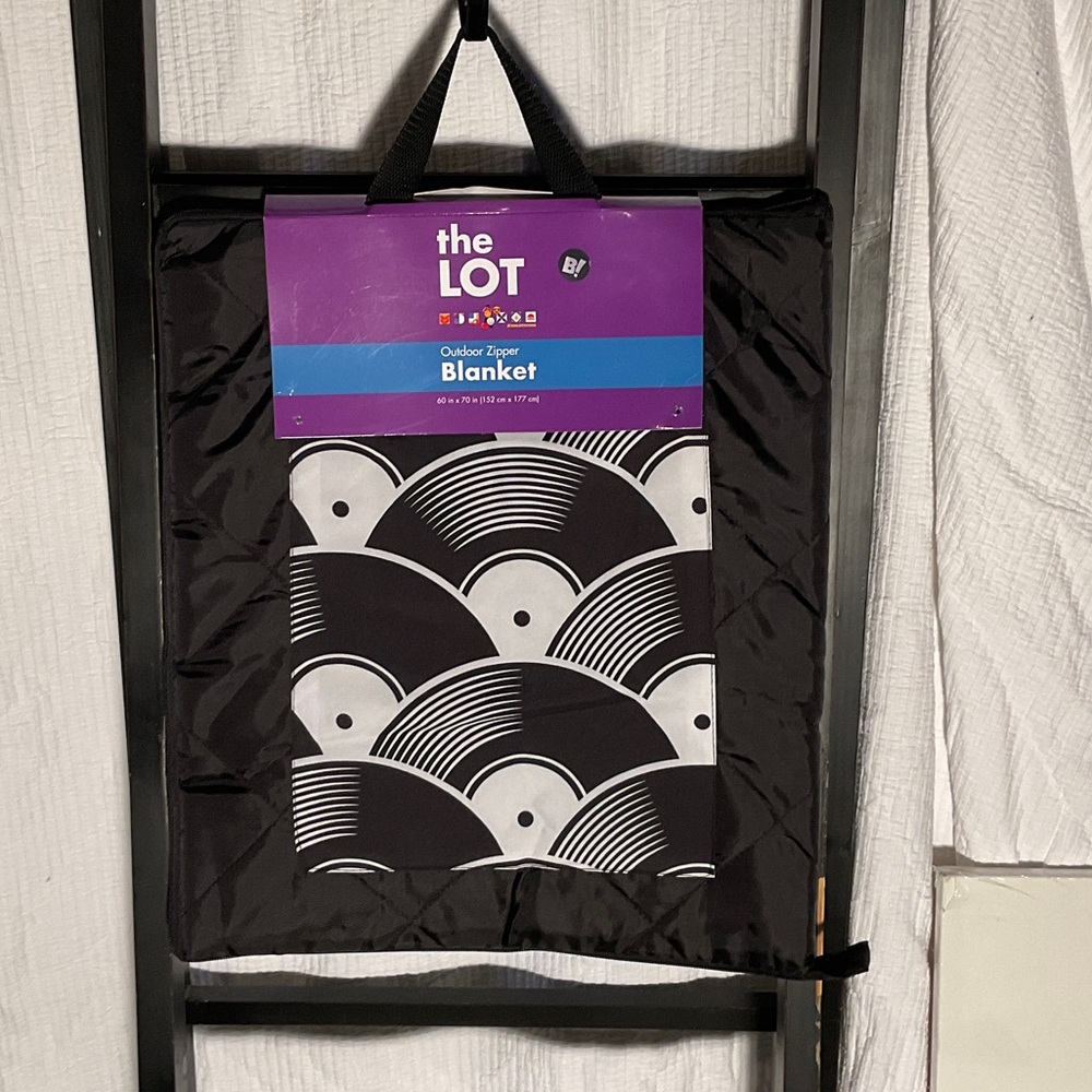 Black and White Outdoor Zipper Concert/Picnic Blanket Old School Record Design
